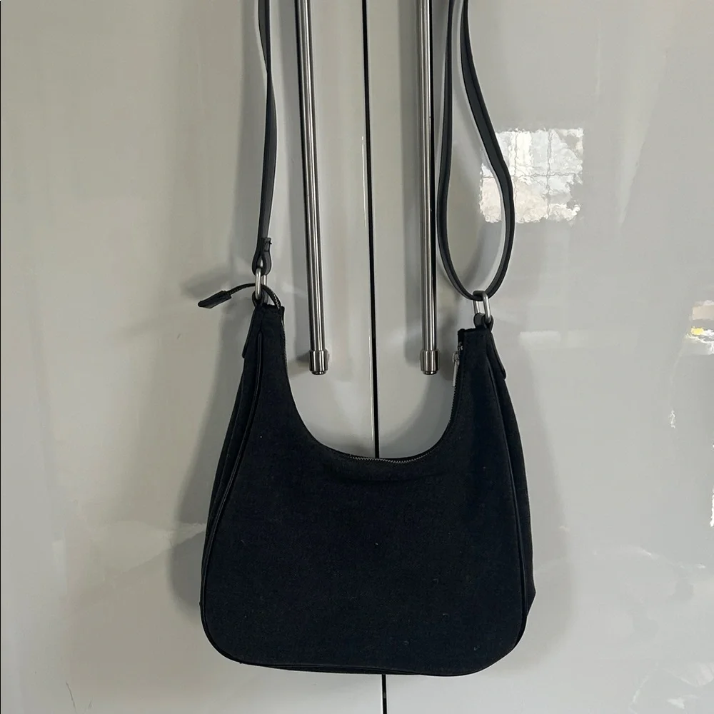 Brandy Melville Casual Grey and Black Canvas and Vegan Leather Shoulder Bag - Picture 4 of 4